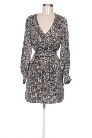 Рокля H&M, Размер M, Цвят Многоцветен, Цена 39,00 лв.
