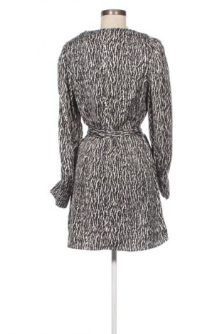 Рокля H&M, Размер M, Цвят Многоцветен, Цена 39,00 лв.