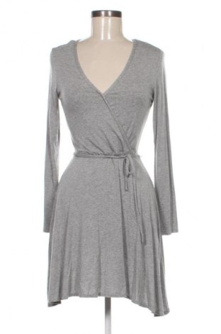 Рокля H&M Divided, Размер S, Цвят Сив, Цена 16,99 лв.