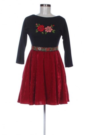 Рокля Mathilde, Размер XS, Цвят Многоцветен, Цена 82,08 лв.