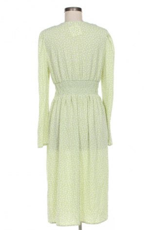 Kleid Monki, Größe M, Farbe Mehrfarbig, Preis 13,81 €