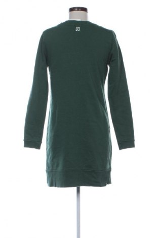 Рокля Nikkie, Размер XS, Цвят Многоцветен, Цена 82,22 лв.