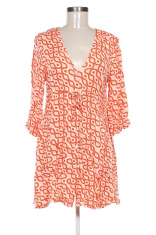 Рокля Numph, Размер XS, Цвят Многоцветен, Цена 82,22 лв.