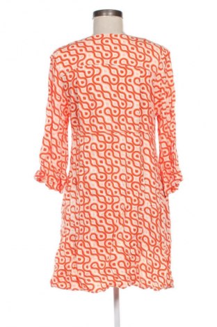 Рокля Numph, Размер XS, Цвят Многоцветен, Цена 82,22 лв.