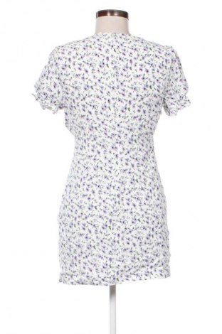 Рокля Pull&Bear, Размер M, Цвят Многоцветен, Цена 38,99 лв.