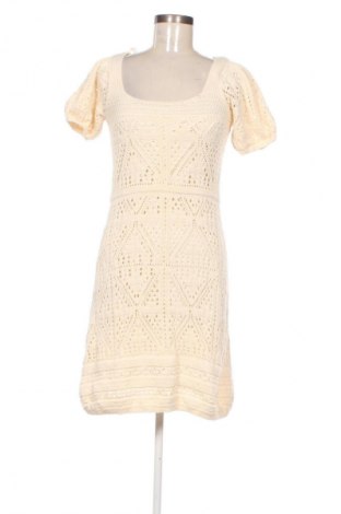 Рокля Reserved, Размер L, Цвят Екрю, Цена 39,00 лв.