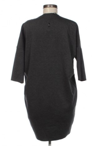 Рокля Rinascimento, Размер M, Цвят Многоцветен, Цена 44,99 лв.