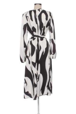 Рокля SHEIN, Размер M, Цвят Многоцветен, Цена 39,14 лв.