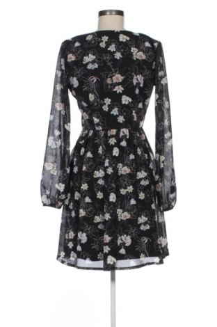 Рокля Sinsay, Размер XS, Цвят Многоцветен, Цена 39,15 лв.