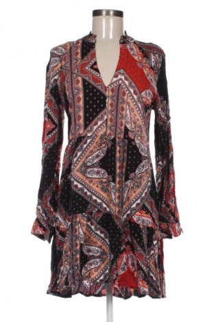 Рокля Stradivarius, Размер S, Цвят Многоцветен, Цена 39,15 лв.