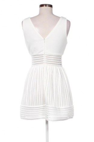 Kleid TFNC London, Größe M, Farbe Weiß, Preis 24,55 €