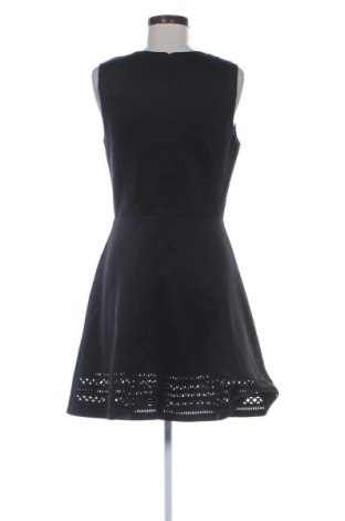 Рокля TWINSET, Размер L, Цвят Черен, Цена 96,99 лв.