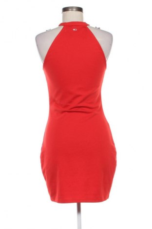 Рокля Tommy Jeans, Размер M, Цвят Червен, Цена 68,00 лв.