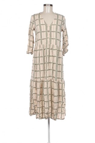 Kleid Y.A.S, Größe S, Farbe Mehrfarbig, Preis € 39,99