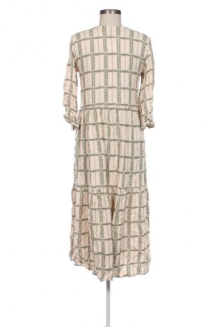 Kleid Y.A.S, Größe S, Farbe Mehrfarbig, Preis € 39,99