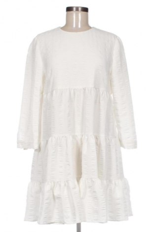 Kleid Zara, Größe M, Farbe Weiß, Preis 13,80 €