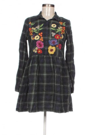 Рокля Zara, Размер XS, Цвят Многоцветен, Цена 21,99 лв.