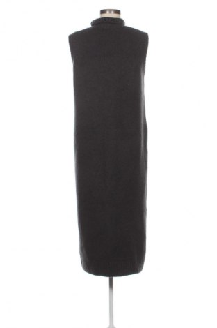 Рокля Zara, Размер L, Цвят Сив, Цена 33,24 лв.