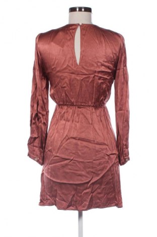 Рокля Zara, Размер M, Цвят Пепел от рози, Цена 27,02 лв.