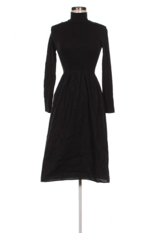 Рокля Zara, Размер S, Цвят Черен, Цена 21,99 лв.