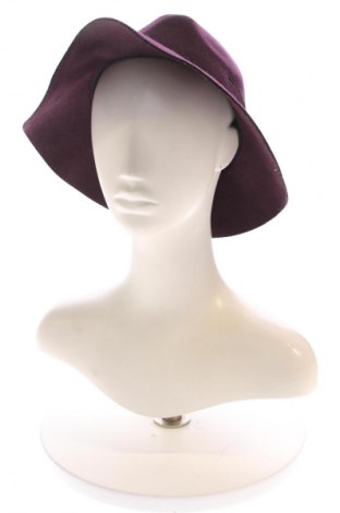 Čepice  Laura Torelli, Barva Červená, Cena  249,00 Kč