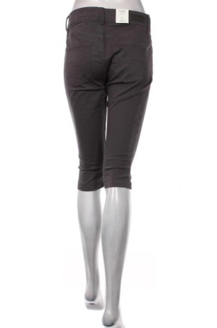 Дамски къс панталон Q/S by S.Oliver, Размер S, Цвят Сив, Цена 17,80 лв.