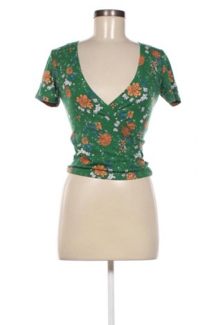 Damen Shirt Cropp, Größe XS, Farbe Mehrfarbig, Preis 16,03 €