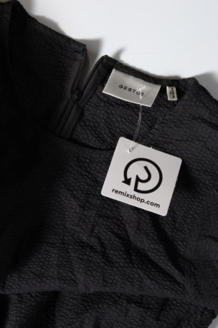 Γυναικεία μπλούζα Gestuz, Μέγεθος XS, Χρώμα Μαύρο, Τιμή 15,46 €
