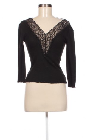 Дамска блуза ONLY, Размер XXS, Цвят Черен, Цена 40,00 лв.