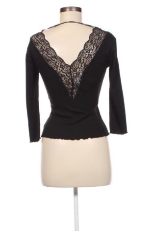 Дамска блуза ONLY, Размер XXS, Цвят Черен, Цена 40,00 лв.