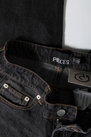 Dámske džínsy  Pieces, Veľkosť L, Farba Sivá, Cena  6,66 €