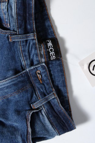 Dámske džínsy  Pieces, Veľkosť S, Farba Modrá, Cena  9,11 €