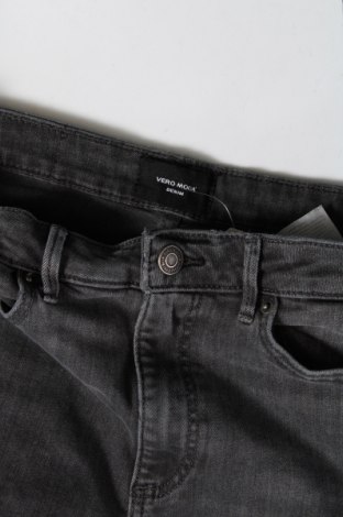 Dámske džínsy  Vero Moda, Veľkosť S, Farba Sivá, Cena  10,16 €