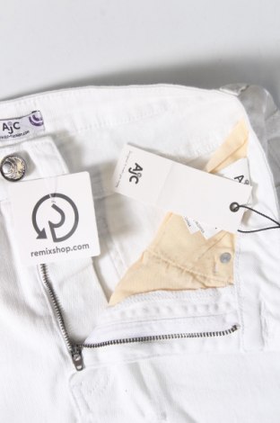 Γυναικείο κοντό παντελόνι Ajc, Μέγεθος S, Χρώμα Λευκό, Τιμή 10,71 €