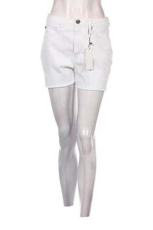 Дамски къс панталон Ajc, Размер M, Цвят Бял, Цена 21,39 лв.