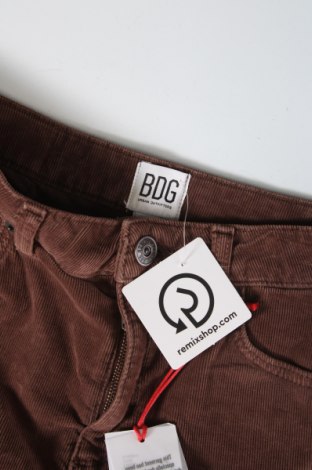 Дамски къс панталон BDG, Размер XS, Цвят Кафяв, Цена 13,68 лв.