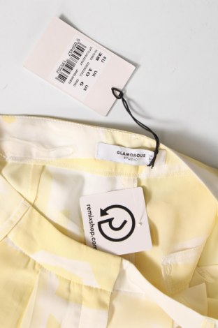 Γυναικείο κοντό παντελόνι Glamorous, Μέγεθος M, Χρώμα Κίτρινο, Τιμή 7,79 €