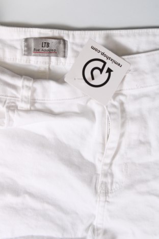 Γυναικείο κοντό παντελόνι Ltb, Μέγεθος XXL, Χρώμα Λευκό, Τιμή 37,11 €