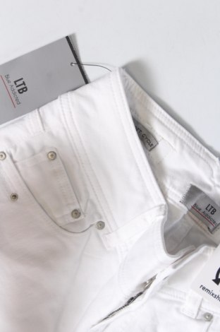 Γυναικείο κοντό παντελόνι Ltb, Μέγεθος S, Χρώμα Λευκό, Τιμή 12,25 €