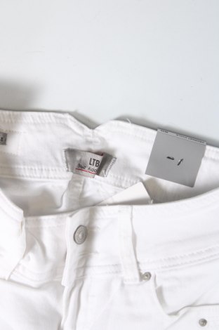 Γυναικείο κοντό παντελόνι Ltb, Μέγεθος XS, Χρώμα Λευκό, Τιμή 14,84 €