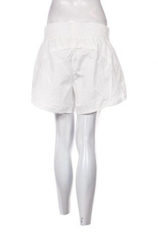 Дамски къс панталон Onzie, Размер M, Цвят Бял, Цена 8,64 лв.