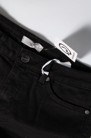 Дамски къс панталон Tamaris, Размер M, Цвят Черен, Цена 21,60 лв.