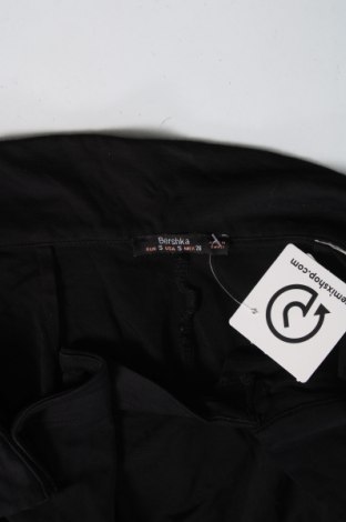 Pantaloni de femei Bershka, Mărime S, Culoare Negru, Preț 11,45 Lei