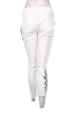 Дамски панталон Buffalo, Размер M, Цвят Бял, Цена 20,88 лв.