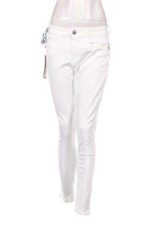 Дамски панталон Kaporal, Размер L, Цвят Бял, Цена 20,88 лв.