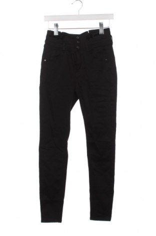 Дамски панталон ONLY, Размер M, Цвят Черен, Цена 13,50 лв.