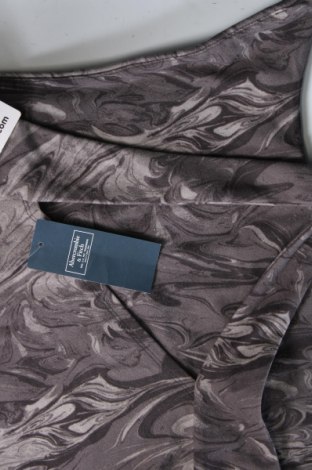 Tricou de damă Abercrombie & Fitch, Mărime XL, Culoare Gri, Preț 41,97 Lei