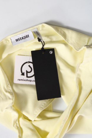 Γυναικείο αμάνικο μπλουζάκι Weekday, Μέγεθος M, Χρώμα Κίτρινο, Τιμή 3,68 €