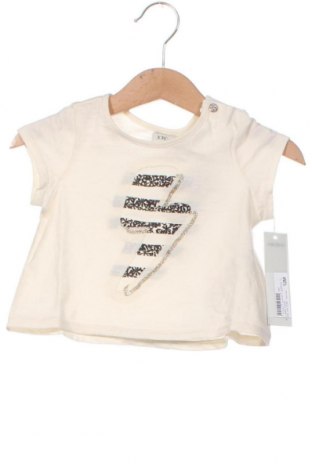 Детска блуза IKKS, Размер 6-9m/ 68-74 см, Цвят Екрю, Цена 14,22 лв.