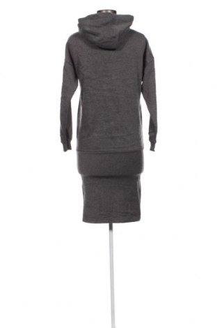 Kleid DEF, Größe S, Farbe Grau, Preis € 2,42